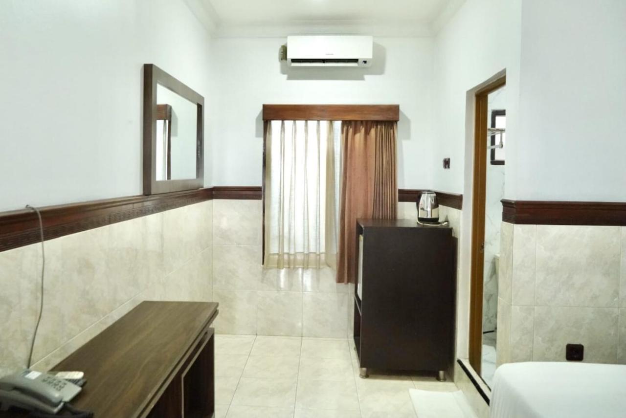 Abah Hotel *
